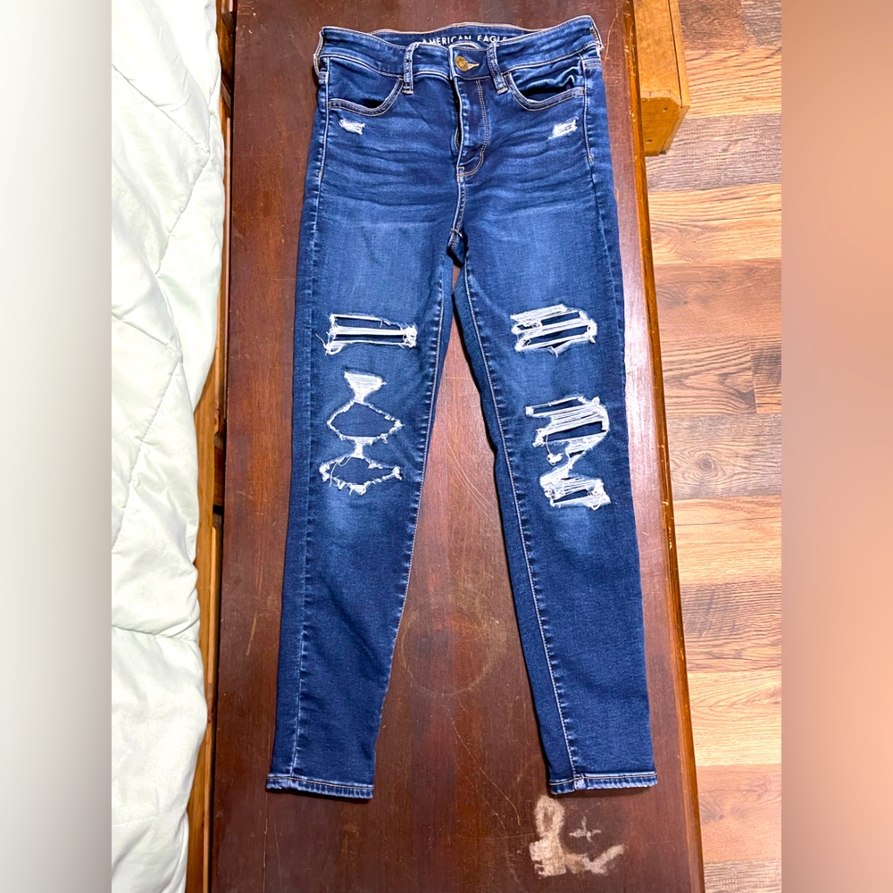 Woman’s American Eagle Distressed Jeans with Patches